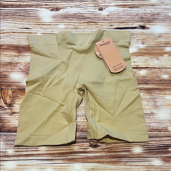 Essentials Other - Shapermint Essentials All Day Every Day Mid-Waisted Shaper Short